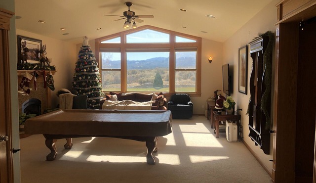 Relaxing Sierra Sunrise Family Getaway w/EV Level 2 Charger - 4 bdrm 3 1/2 bath