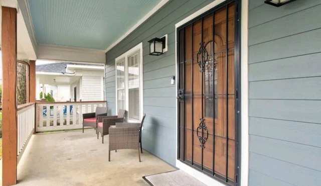 *Relaxing Southern Comfort Retreat*- 5mins from Downtown