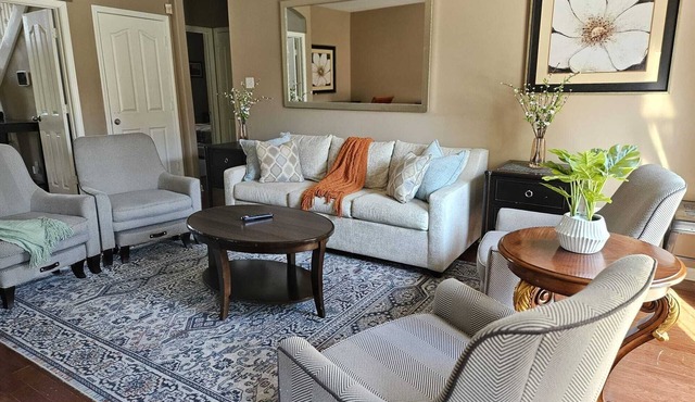 Relaxing & Spacious 5BR- Plus open room with beds, Retreat in Cordova