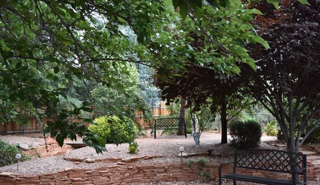 Relaxing, Spiritual, Meditative Residential House - Large yard! MONTHLY RENTAL.