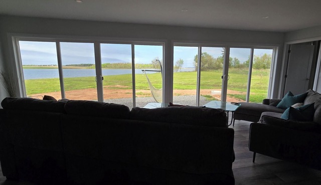 Relaxing spot on the water. Close to many golf courses in the area.