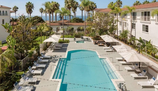 Relaxing Stay in Carlsbad! Pets Allowed, Pool! Minutes to Legoland California!