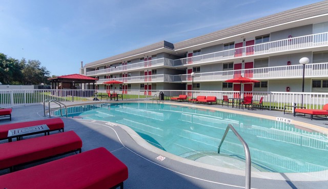 Relaxing Stay in Florida! 2 Comfortable Units, Free Breakfast, Onsite Pool