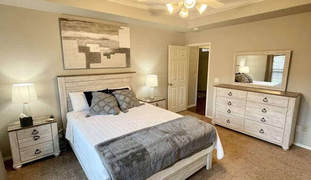 Relaxing stay in Stillwater, OK! Enjoy and relax in in this spacious home.