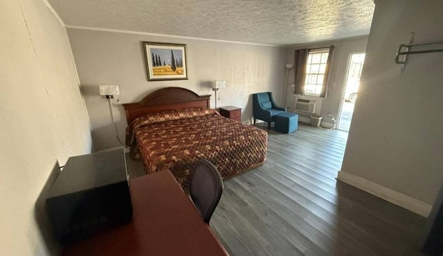 Relaxing Stay Near Ballou Park Trails – Pets OK, Free Parking, King Comfort