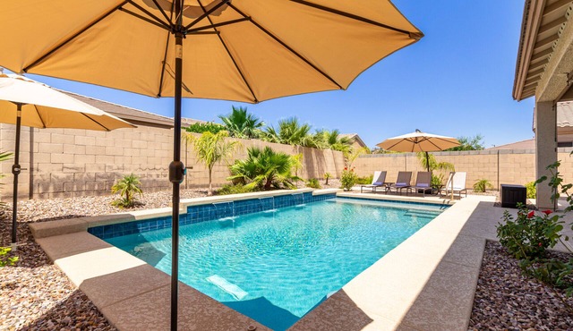 Relaxing stay with FREE heated pool! The Rimrock Retreat