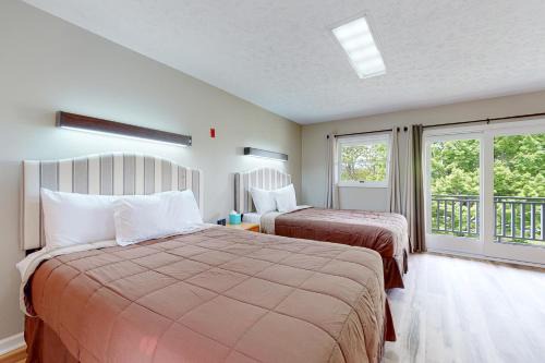Relaxing Studio Sleeps 4 Near Golf & Douglas Lake