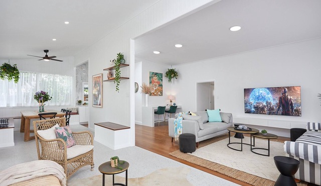 Relaxing & Stylish Entertainers House Close to Everything! #NEWLISTING