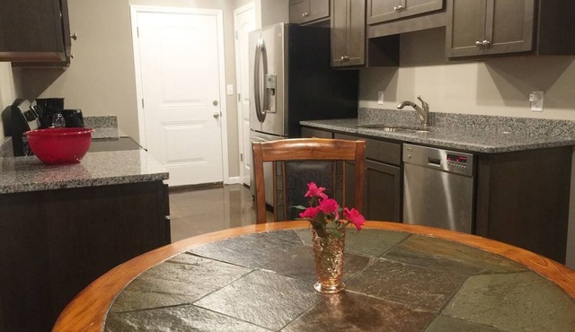 Relaxing Stylish Getaway – 2BR in Jonesboro : A