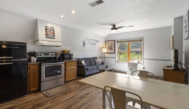 Relaxing Suite Steps to Table Rock, Near Big Cedar, Community Hot Tub & Free Daily Tickets