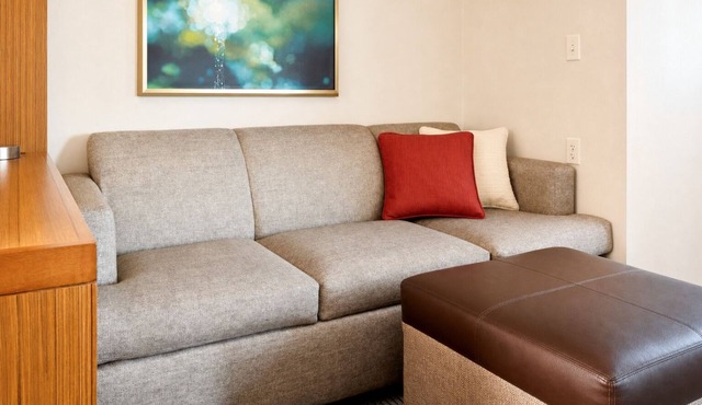 Relaxing Suites with Pool & Breakfast Close to USS Lexington & Gulf Coast