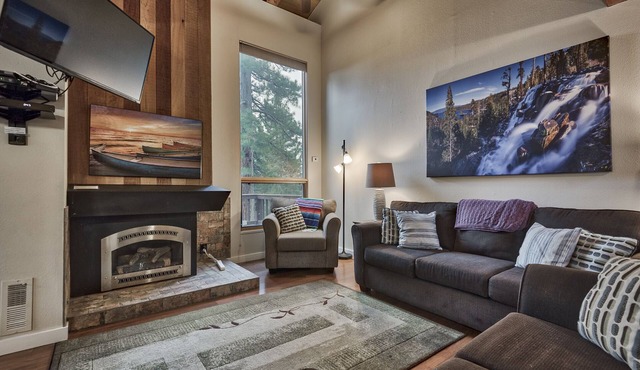 Relaxing Tahoe Getaway + Private Beach + Pool + Tennis
