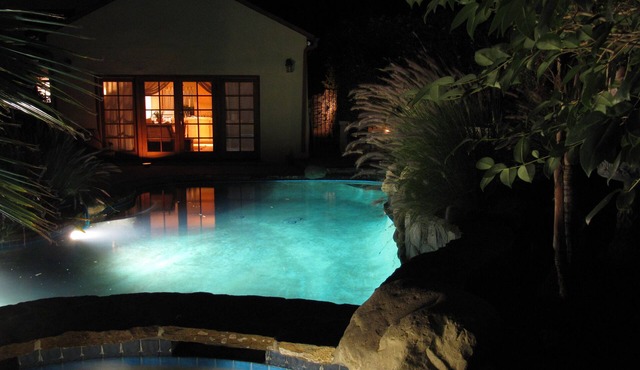 Relaxing Topanga getaway: remodeled kitchen/bath, pool, Jacuzzi, close to beach!