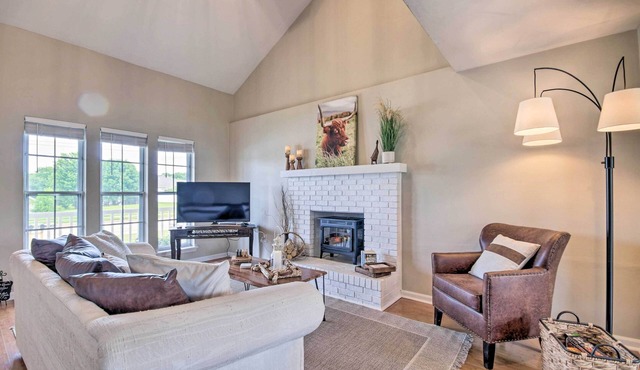 Relaxing Townhome, 4 Mi to Mizzou University!