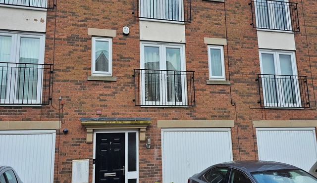 Relaxing Townhouse with spacious interior in Derby near Nottingham