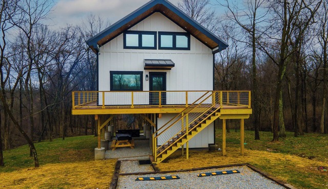 Relaxing Treehouse Cabin-2Bd/1Ba with HotTub & Sauna