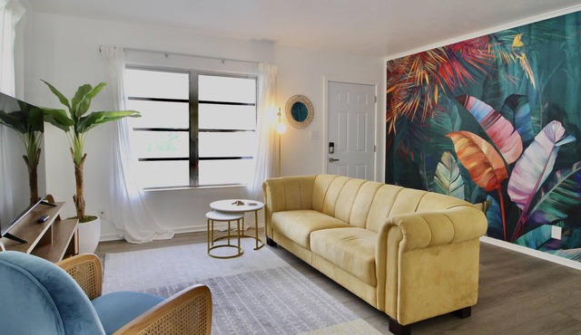 Relaxing Tropical Getaway! Coral Cottage Melbourne- family and pet friendly home