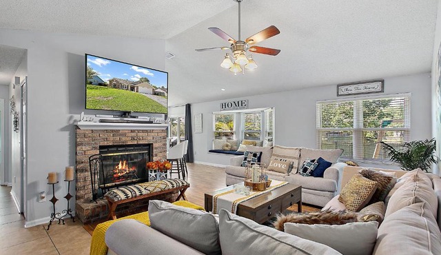 Relaxing two bedroom home with lake view