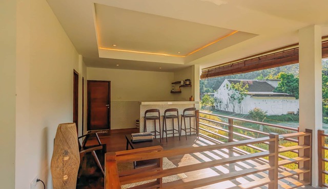 Relaxing two bedroom villa with kitchen and shared pool 30 min from Gili island