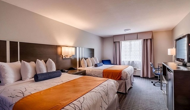 Relaxing Unit Near Attractions in GuestHouse Lexington, Parking!