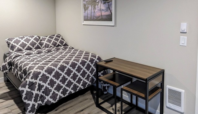 Relaxing unit w/kitchenette - Walking distance to Edgefield Concerts