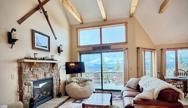 Relaxing Mountainside Getaway! Ski in Ski out