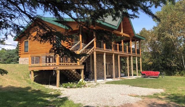 Relaxing Vacation in a Log Home on Big Bay De Noc!