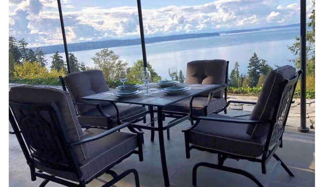 Relaxing View of Puget Sound and the Olympic Mountains 1 Bedroom