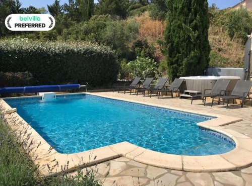 Relaxing Villa Near Lake & Beaches