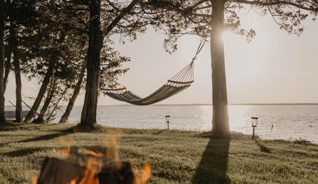 Relaxing Waterfront Casa in wine County w/HOT TUB and PANORAMIC SAUNA SPA