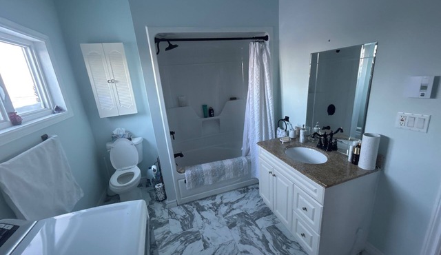 Relaxing waterfront experience away from home. Amazing sunsets! Tranquility plus