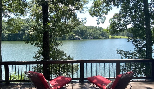 Relaxing Waterfront Home, with plenty of privacy, on beautiful Shoal Creek!