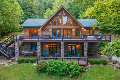 Relaxing Waterfront Stay Sleeps 16 Deck Hot Tub