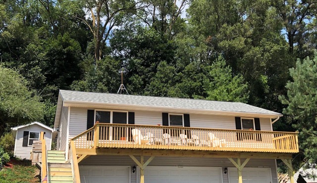 Relaxing welcome at the lake