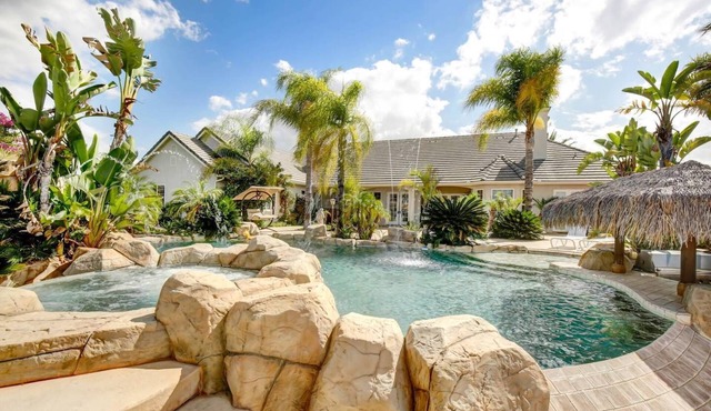 Relaxing Wine Country Estate w/BAR+SPA+POOL+BBQ+VBALL+SOCCER