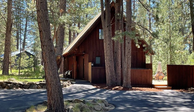 Relisted after Remodel, Cedar Chalet, New Hot Tub, Top Guest Reviews, Dog OK
