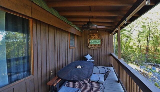 Rema Mae's Mountain Retreat-Relaxing Mountain Cabin