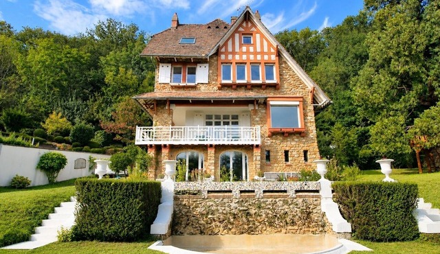 Remarkable House with Panoramic Views