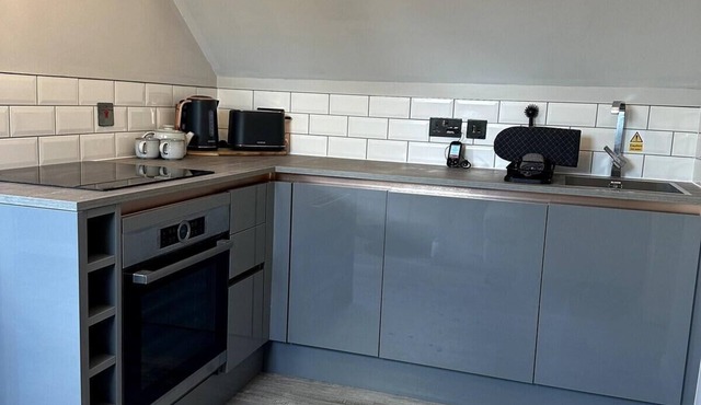 Remarkable 1-Bed Apartment in Glastonbury