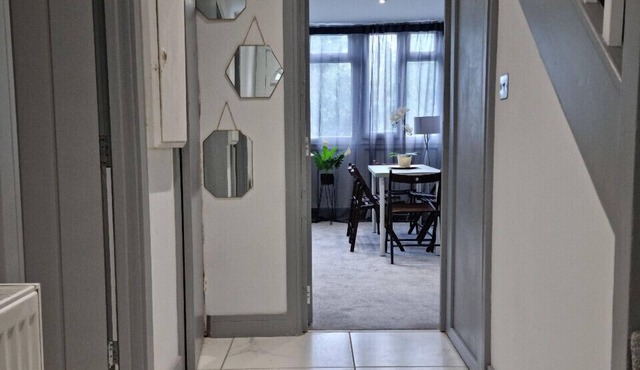 Remarkable 3-Bed Apartment in London