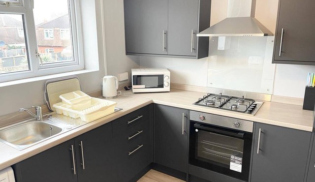 Remarkable 3-bed Apartment in Newport