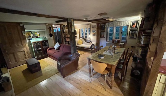 Remarkable Boultons Barn with hot tub