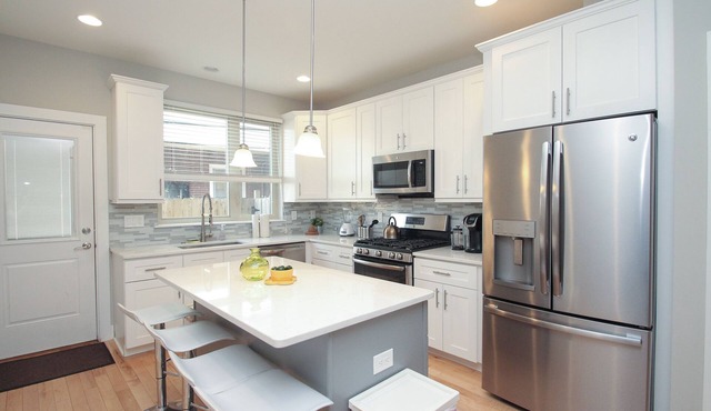 Remarkable Downtown Home! Roof Deck! Sleeps 2-16+! Free St. Parking!