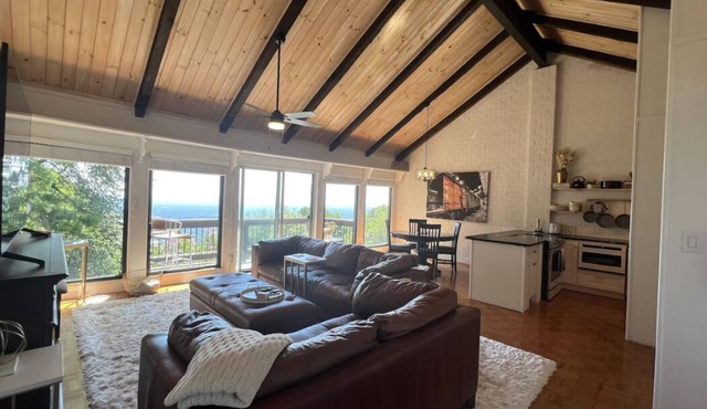 Remarkable Mountain Escape! Breathtaking Views & Pet Friendly!