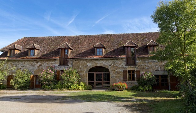 Remarkable spacious gite, swimming pool, terrace, Dordogne valley in the Lot