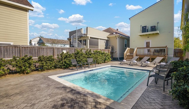 Remarkable Superdome Group Home w/Heated Pool, Parking, Patio, 8 Beds & 5 Baths