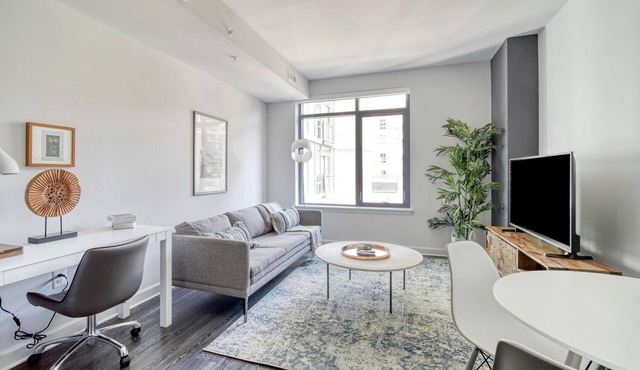 Remarkable Virginia Square 1BR w/Gym, nr GMU & Shops, by Blueground