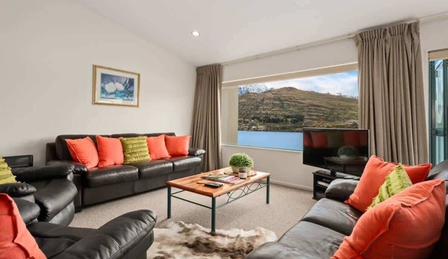 Remarkables Retreat 10 Lakefront views