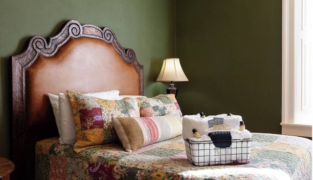 Remington - Historic Hotel Room