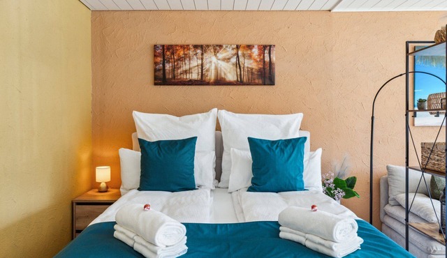 ReMo l 4 Seasons I Lake and mountain view - 65" Smart TV I Bathtub I Foosball table